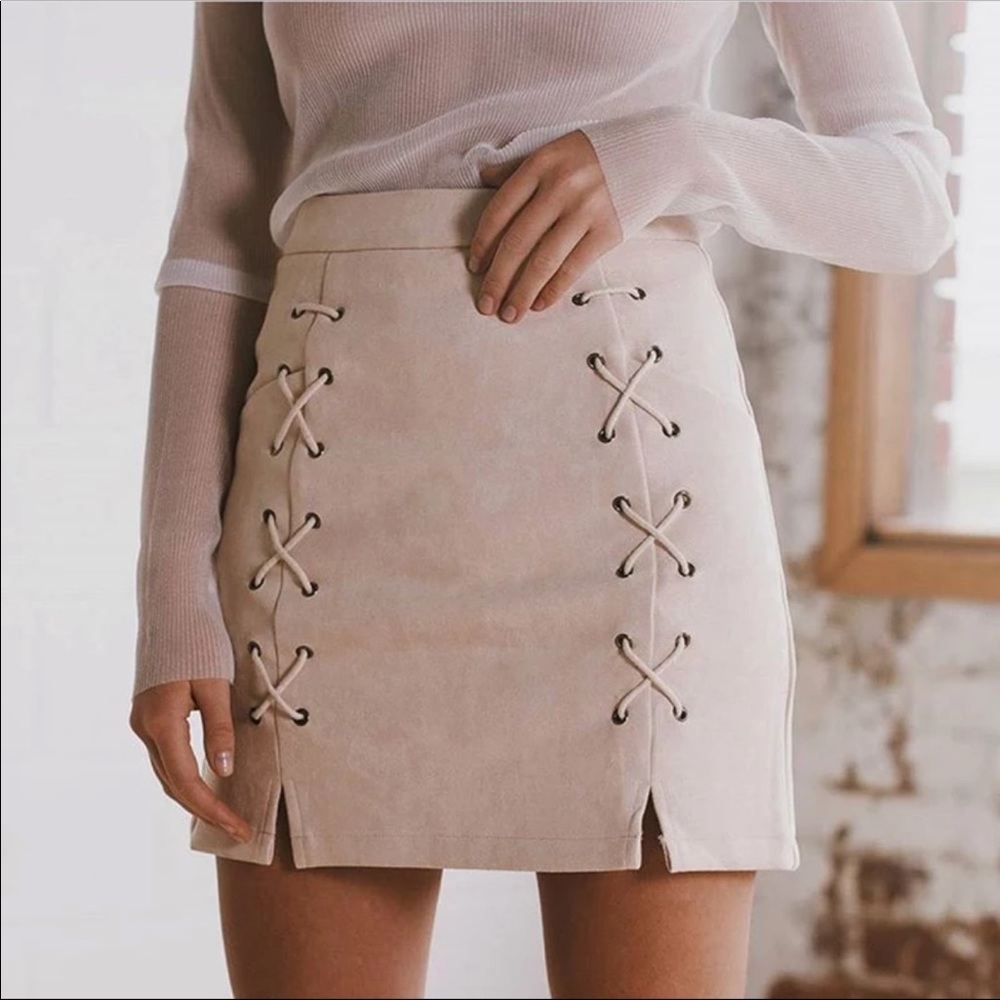 Beige suede lace up skirt 🌸